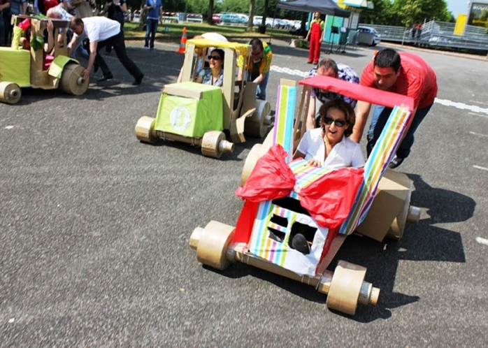Team Building Construction de voiture en Carton