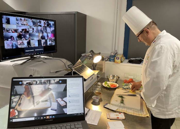 Organiser un team-building culinaire chez vous 