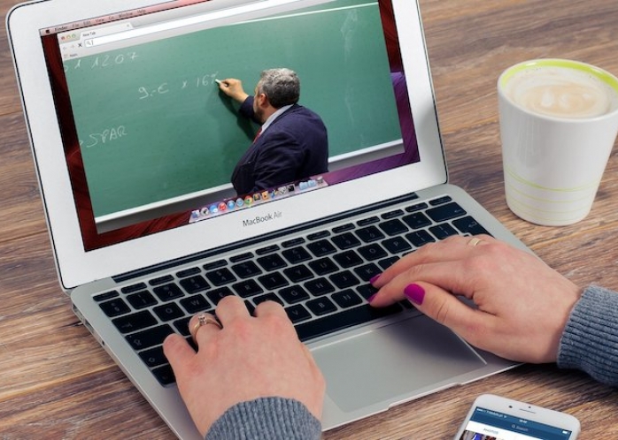 Organiser votre séminaire d'entreprise à Bordeaux à l'aide de la visio-conférence 